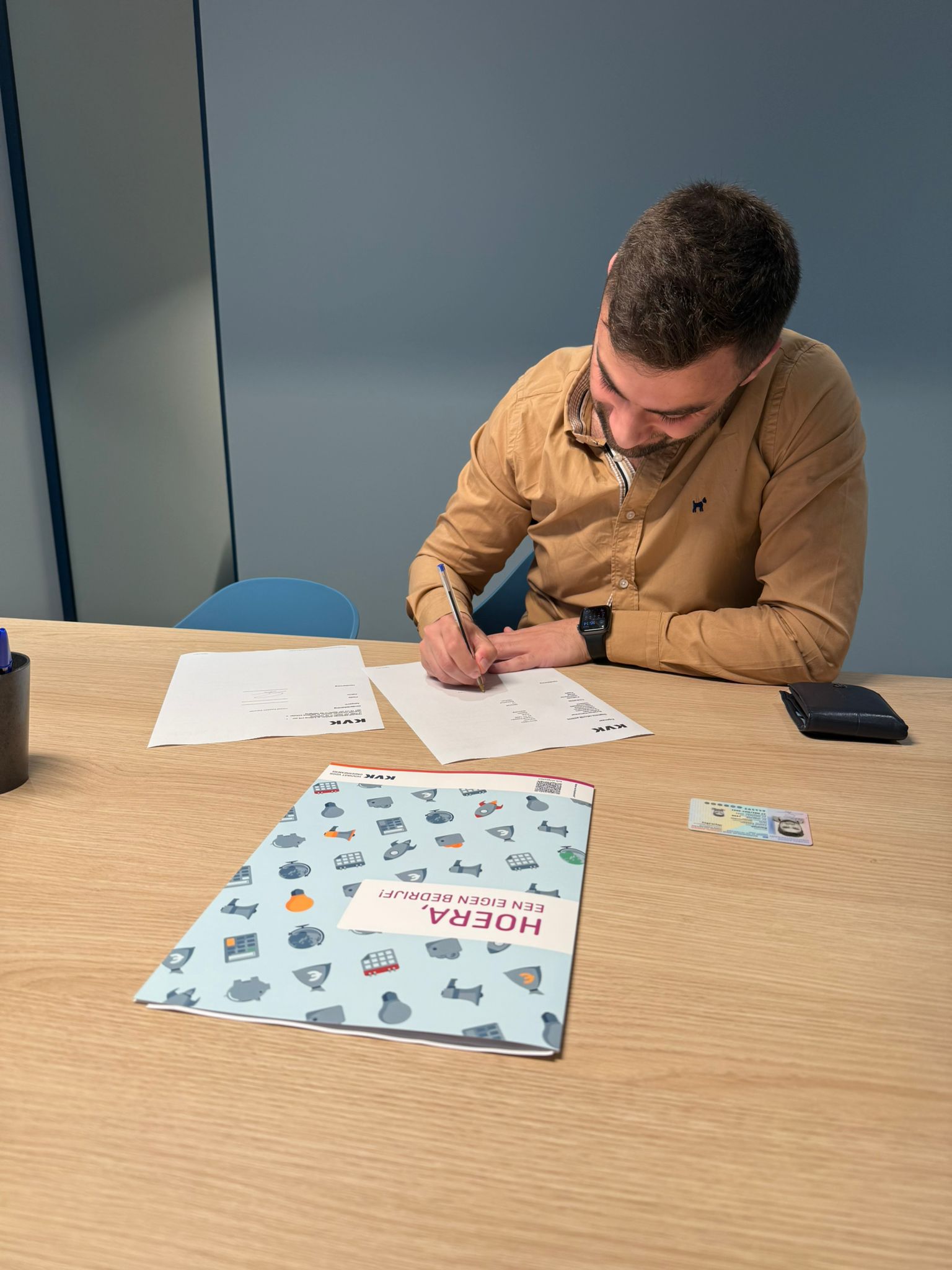 Yousef Darwish aan het werk